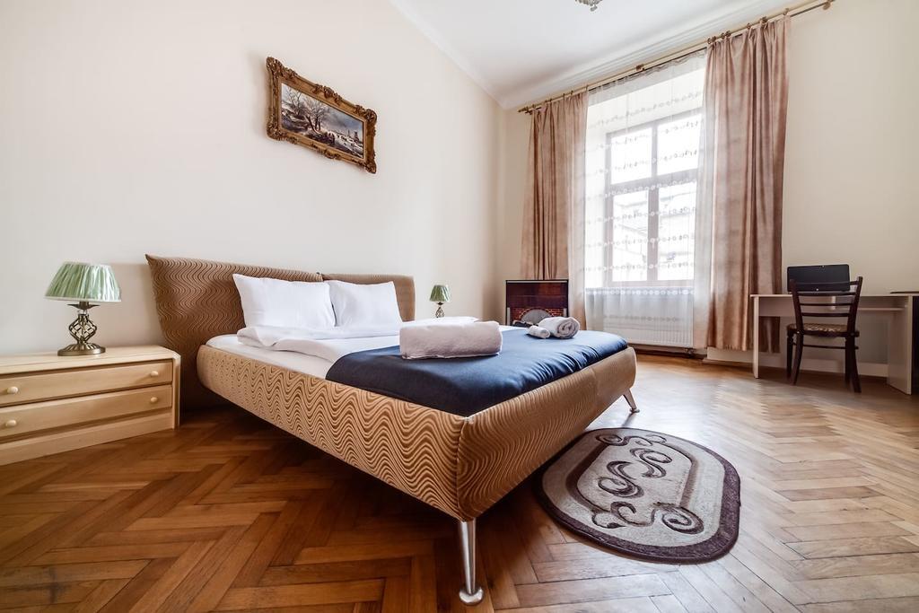 Romantic Apartments - Оn Valova Street Lviv Dış mekan fotoğraf